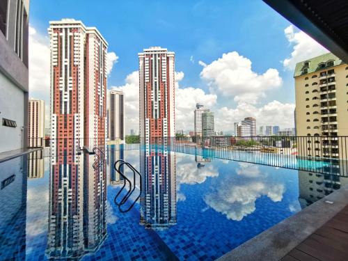 Bazén v ubytování Chambers Residence by Luxy Stay nebo v jeho okolí