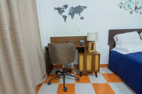 a bedroom with a desk and a bed and a chair at Hospedaje Tolantongo in Cardonal