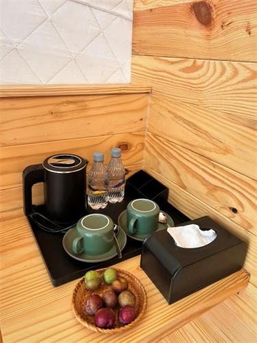 Set per la preparazione di tè e caffè presso PHANSI - Glamping, View Point 360, Bar & BBQ