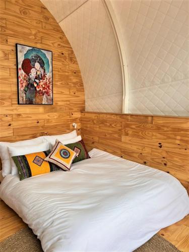 Letto o letti in una camera di PHANSI - Glamping, View Point 360, Bar & BBQ