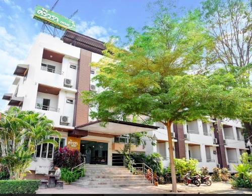 a building with a tree in front of it at Srivara Place โรงแรมศรีวรา เพลส in Phetchabun