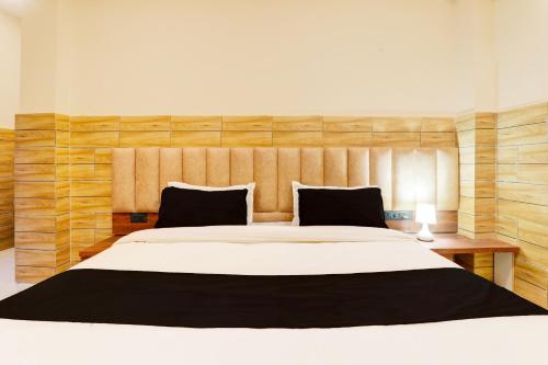 Ένα ή περισσότερα κρεβάτια σε δωμάτιο στο Super Hotel O Kalpna Inn