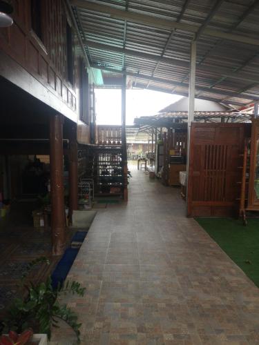 an inside view of a building with a long hallway at Bansuwan Homestay in Amphawa
