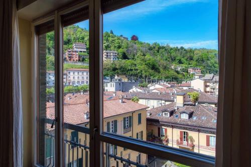 a view from a window of a city at Elegante casa con Garage AC WiFi balcony in Como