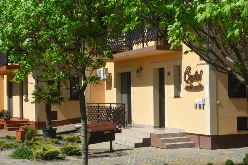 Το κτήριο όπου στεγάζεται  το διαμέρισμα