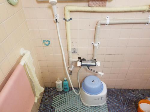 a bathroom with a toilet and a pink bath tub at AomoriOutdoorHouse in Aomori