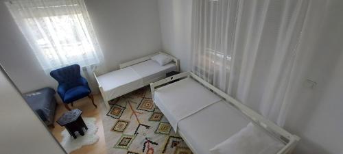 Una cama o camas en una habitación de ArmEna