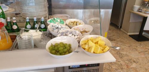 Makanan di atau berdekatan hotel