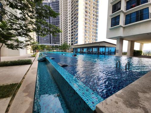 Kolam renang di atau dekat dengan STUDIO UNIT@TREFOIL SETIA CITY