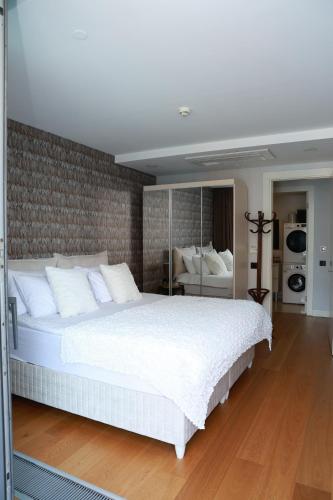 Postel nebo postele na pokoji v ubytování Lovely One Plus One BDROOM-836