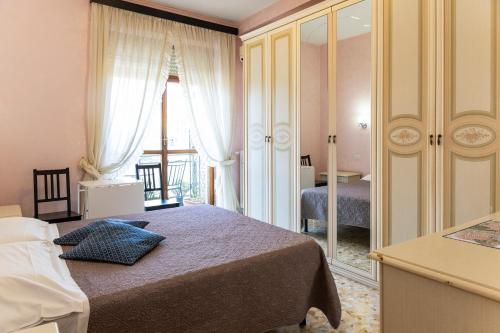 A bed or beds in a room at La Stazione Del Vaticano