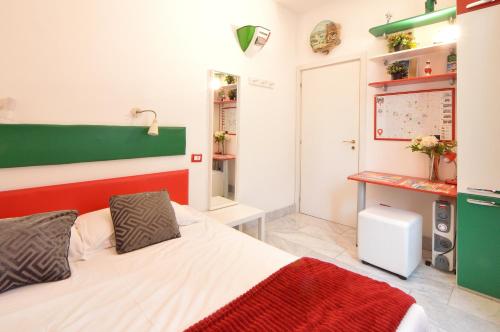 Bellissimo Mini Appartamento a Tema Bandiera Italiana, Potente Wi-Fi, 3 linee metropolitane dietro casa, Collegato Direttamente con Aeroporto di Malpensa e Rho fiera