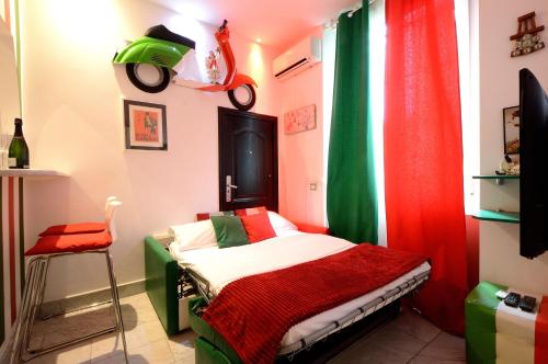 Bellissimo Mini Appartamento a Tema Bandiera Italiana, Potente Wi-Fi, 3 linee metropolitane dietro casa, Collegato Direttamente con Aeroporto di Malpensa e Rho fiera