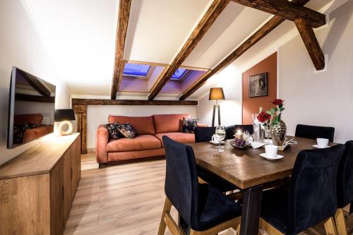 Air-conditioned attic apartment Old Town Main Railway Station