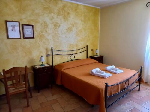 Ένα ή περισσότερα κρεβάτια σε δωμάτιο στο Agriturismo Il Borghetto
