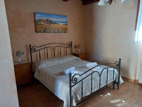 A bed or beds in a room at Agriturismo Il Borghetto