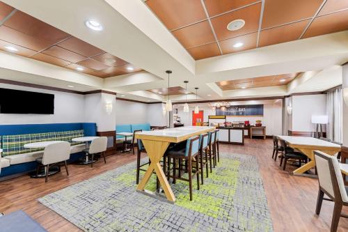 Χώρος καθιστικού στο Hampton Inn Chattanooga-North