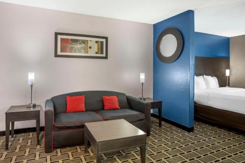Comfort Suites Nashville Airport - BNA Image