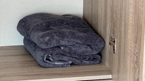 a towel is sitting on the corner of a door at Apartament acollidor al Berguedà 6p in Sant Jordi de Cercs