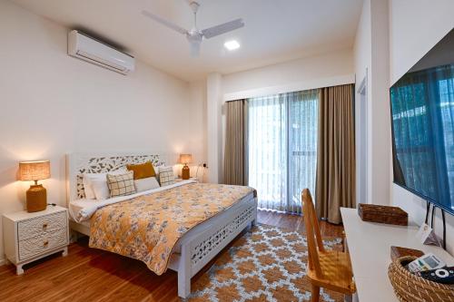 เตียงในห้องที่ Melhor Stays Villa - L-M109 Luxury 5BHK villa with Private pool, Anjuna