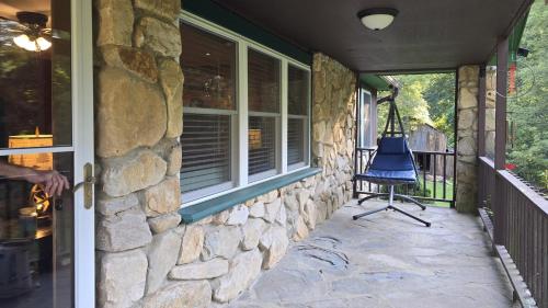 Μπαλκόνι ή βεράντα στο Yellow Creek Cabin
