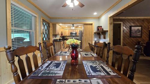 Φωτογραφία από το άλμπουμ του Yellow Creek Cabin σε Robbinsville