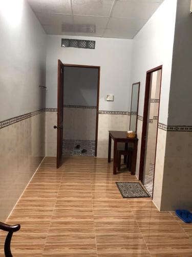 an empty room with a door and a table at Nhà Nghỉ THANH LIÊM in Cà Mau