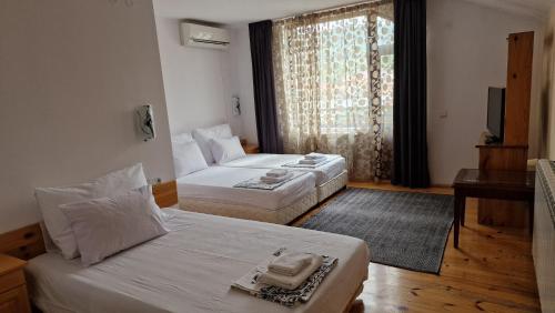 Postel nebo postele na pokoji v ubytování Guest House Garbevi