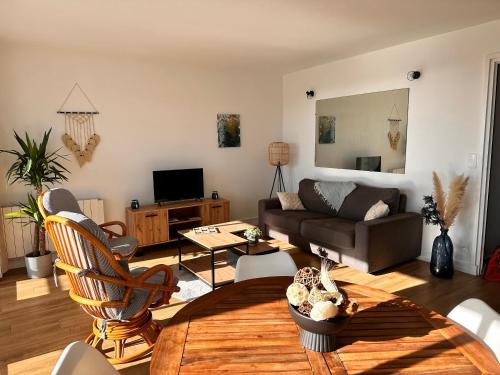 Photo de la galerie de l'établissement Appartement vue sur mer, à deux pas de la plage, à Port-Haliguen