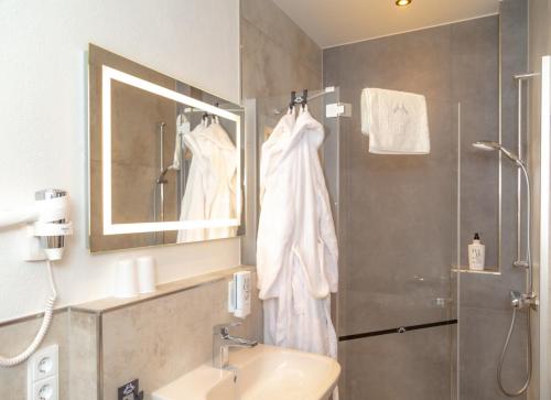 Bilik mandi di Hotel Schwarzes Ross
