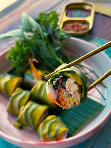 ホテルの敷地内または近くでの食事または食べ物