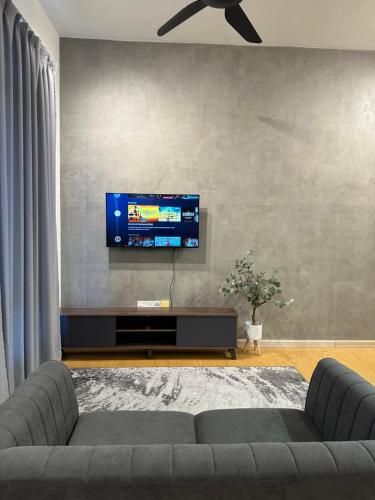 Μια τηλεόραση ή/και κέντρο ψυχαγωγίας στο Inadh Suite Makhota Valley