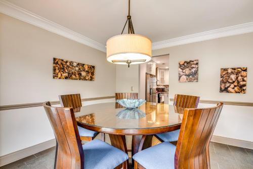 a dining room with a table and chairs at 5 Mi to Lake Acworth Georgia Gem with Private Patio in Acworth