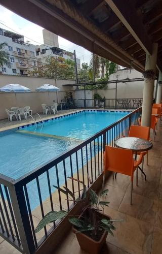 a pool on the balcony of a hotel at Pousada Parque Suites - Estacionamento e Piscina in Guarujá