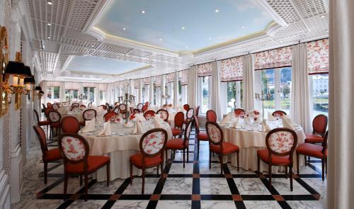 a group of people sitting at tables in a room at Hotel Sacher Salzburg in Salzburg