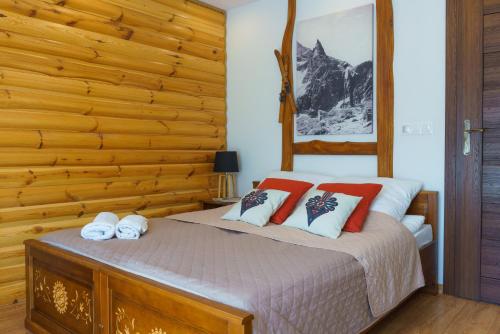 Posteľ alebo postele v izbe v ubytovaní Villa Odskocznia Apartamenty - Sauna, Centrum - Skocznia, Zakopane