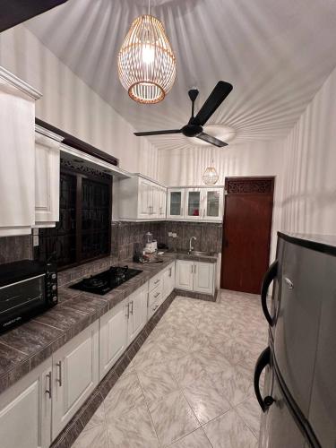 Η κουζίνα ή μικρή κουζίνα στο 2 bedroom apartment galle