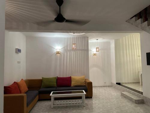 Χώρος καθιστικού στο 2 bedroom apartment galle