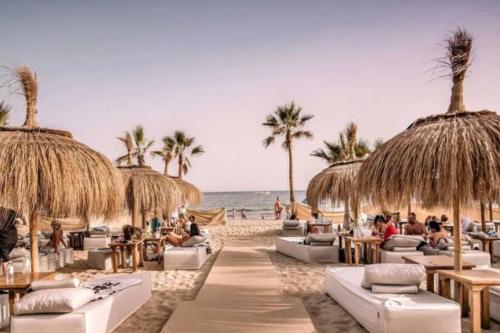MARBELLA BEACHFRONT- Apartamento junto a la playa y con impresionantes vistas al mar