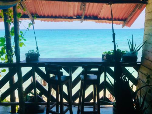 Cảnh biển hoặc tầm nhìn ra biển từ nhà trọ