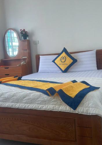 Katil atau katil-katil dalam bilik di Quốc Minh Trung Hotel