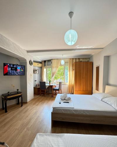 Tirana Centre Lions Gate 9