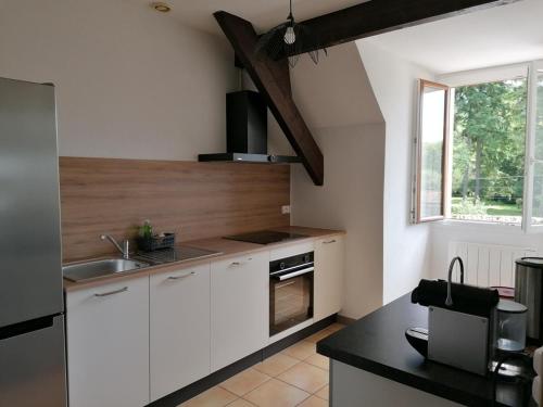 Kuchyň nebo kuchyňský kout v ubytování Gîte La Meule 3 chambres 2e étage