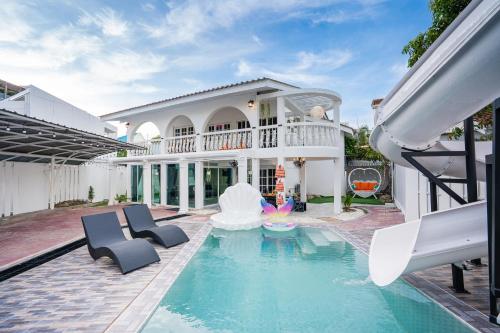 a house with a swimming pool and a house at Your Sea Cret pool villa in Jomtien Beach