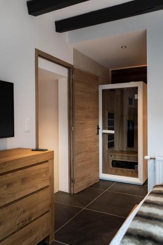 Fotografie z fotogalerie ubytování Géraniums Et Neige Fraîche, Maison d'Hôtes avec balnéo massante et sauna privatifs dans certaines suites haut standing v destinaci Métabief