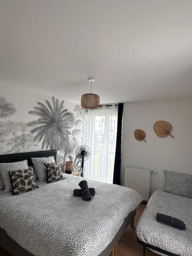 a bedroom with a bed and a palm tree mural at Disneyland Dream 4 - Charmant Appartement 7 pax in Chessy