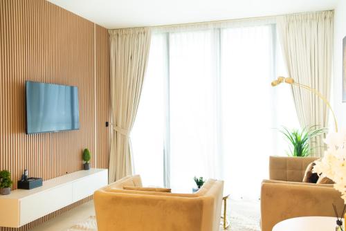 TV/Unterhaltungsangebot in der Unterkunft One apartment with view in Sharjah by Stay Bnb