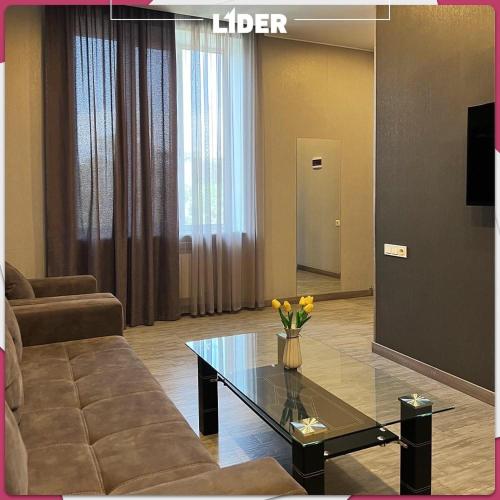 a living room with a couch and a coffee table at Hotel Lider Complex in Vaykʼ