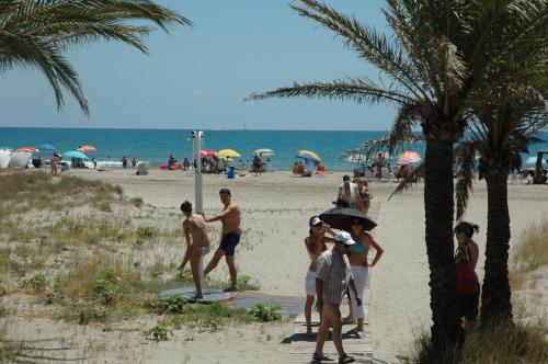 a group of people standing on the beach at Casa Nuri de Rei La Pobla Tornesa in Puebla Tornesa