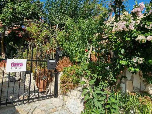 Gallery image of Toulas House in Divarata